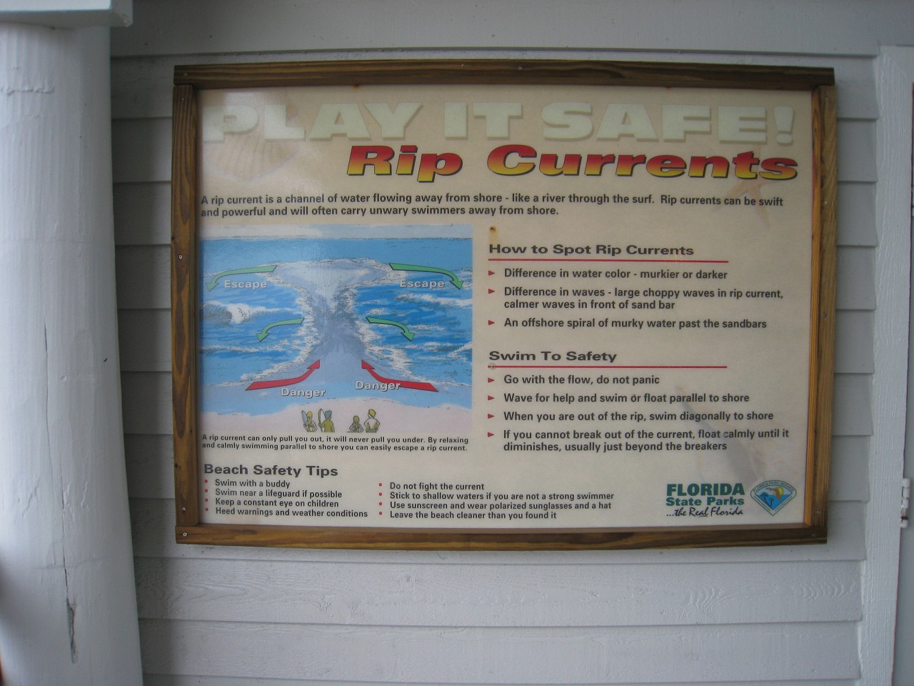 Vacation 2007-12 - Beaches Disney Hotels 0307.jpg - On the 2007-08 Florida vacation we visited beaches from Fort Myers to Sanibel Island sampling local food along the way. Green water and white sugar beaches! Arriving at Disney World we visited several of the theme resorts.